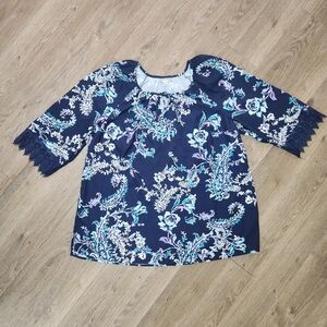Catherines Paisley Size 0X Top with Crochet Detail On the Sleeves